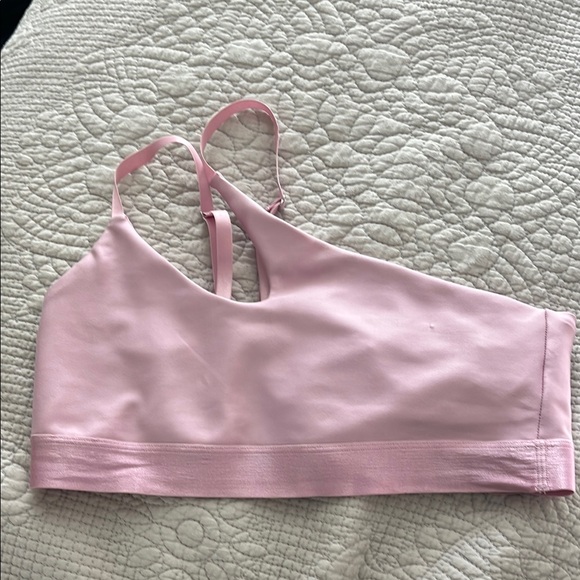 ALO Yoga Women's Pink Sports Bra and leggings - Picture 5 of 10